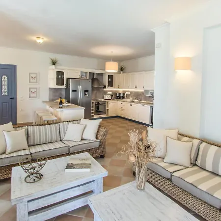 Villa Sleeps 10 Pool Wifi Kassiopi