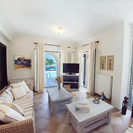 Sleeps 10 Pool Wifi Villa